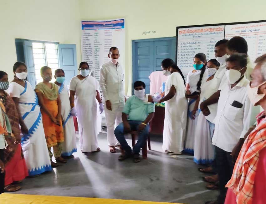 ప్రతి ఒక్కరూ వ్యాక్సిన్‌ వేసుకోవాలి