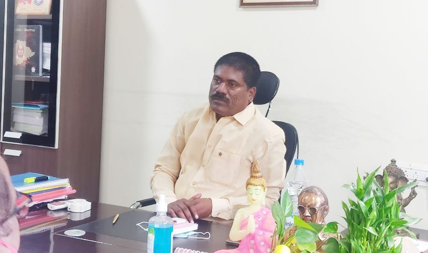 ఊరూరా గులాబీ జెండా ఎగురాలి