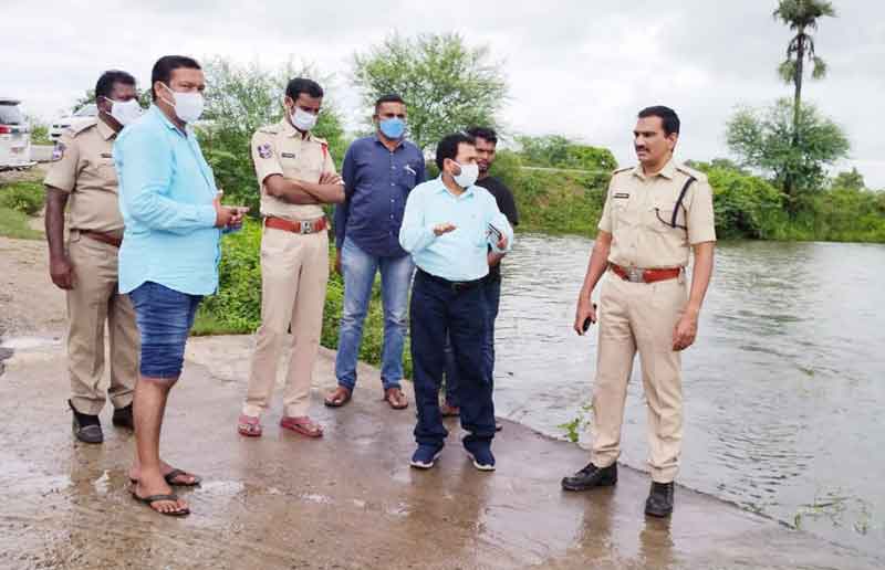 ఉప్పొంగిన జలాశయాలు