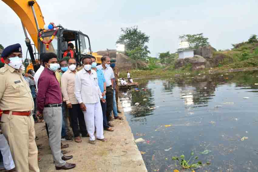 చివరిరోజు గంగమ్మ ఒడికి చేరిన గణనాథుడు
