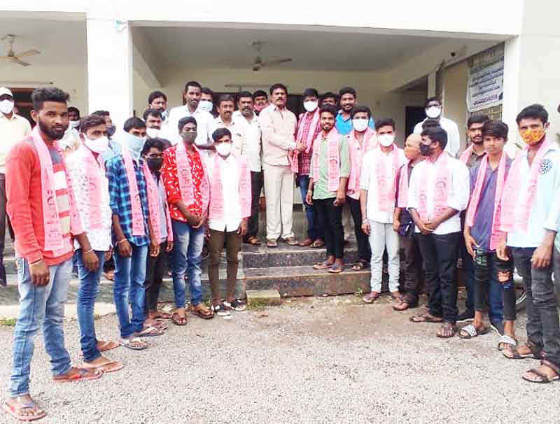 అభివృద్ధిని అడ్డుకునే పార్టీలను నమ్మొద్దు