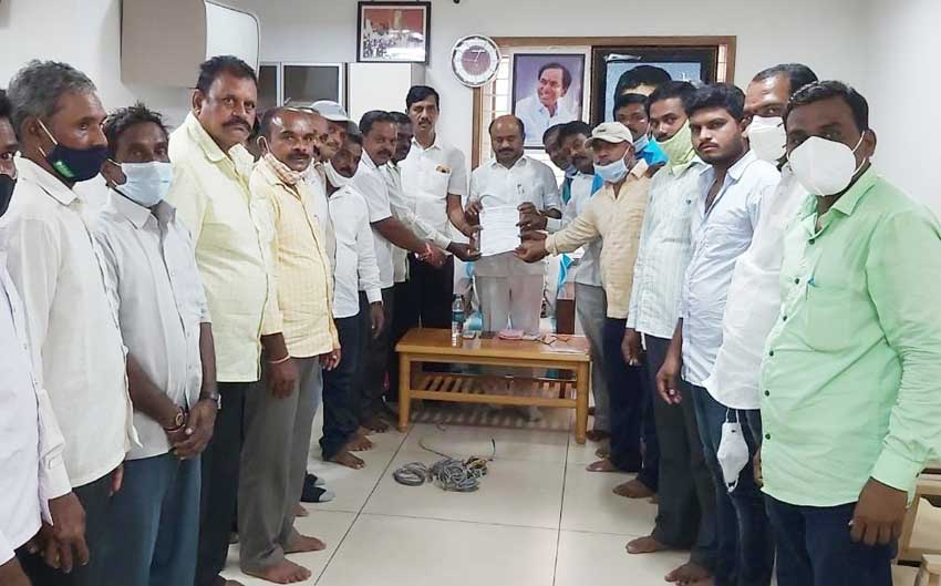 టీఆర్‌ఎస్‌కే మర్రిపల్లి దళితుల మద్దతు