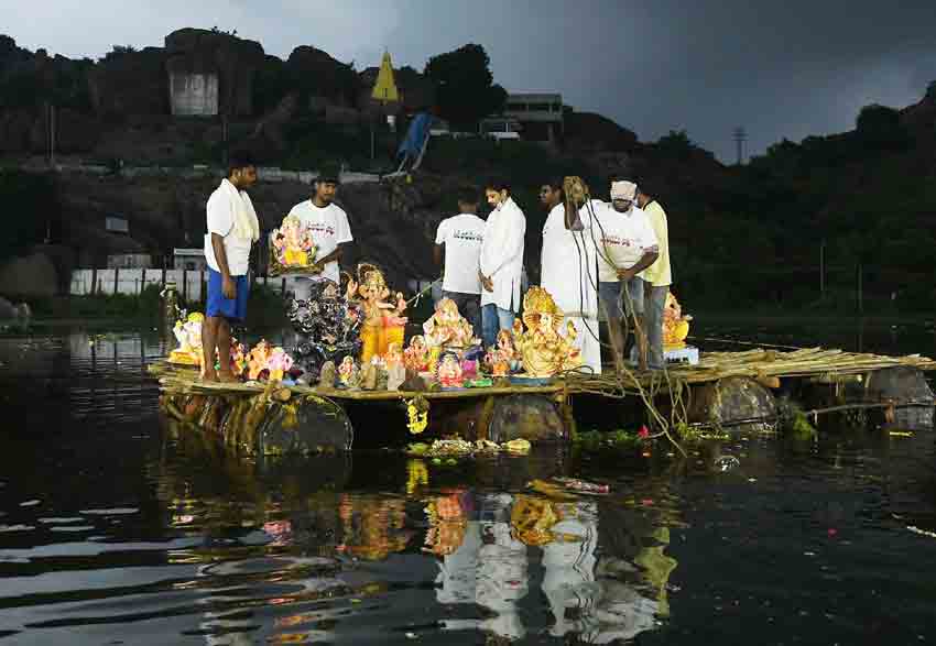 గంగమ్మ ఒడికి గణనాథుడు