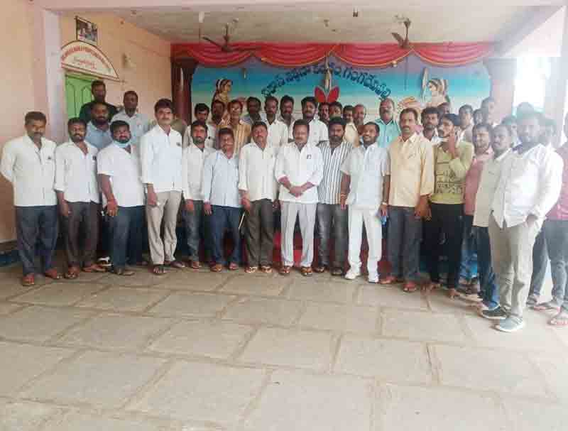 కార్యకర్తలే పార్టీకి పట్టుగొమ్మలు