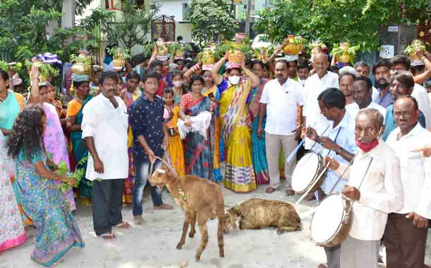 కోటలో బోనాల సందడి