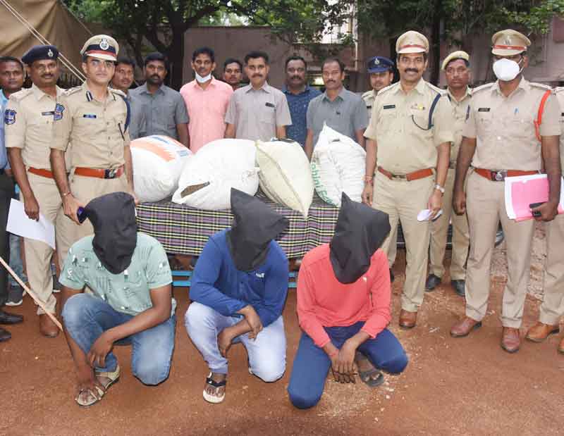 గంజాయి స్మగ్లర్లపై ఉక్కుపాదం