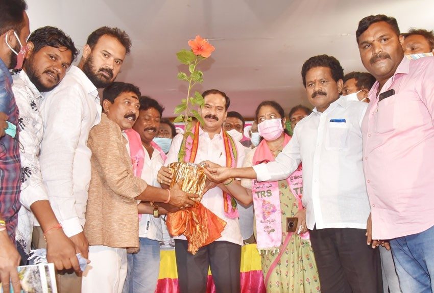 గులాబీ జెండా మోసిన ప్రతి ఒక్కరికీ సముచిత స్థానం