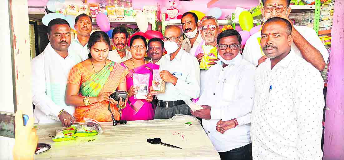 స్వయం ఉపాధికి స్త్రీశక్తి మార్టులు..