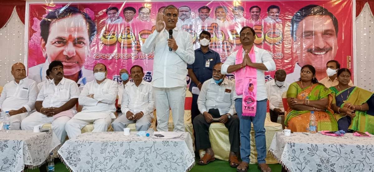 Huzurabad | మీ ఓటు ప్ర‌భుత్వ సంస్థ‌ల‌ను అమ్మేటోళ్లకా? కాపాడేవాళ్లకా?: మంత్రి హ‌రీశ్‌రావు