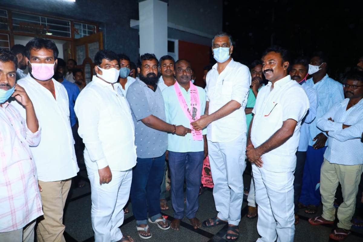 Huzurabad | గులాబీ తుఫాన్ లా.. గులాబీ గూటికి చేరికలు