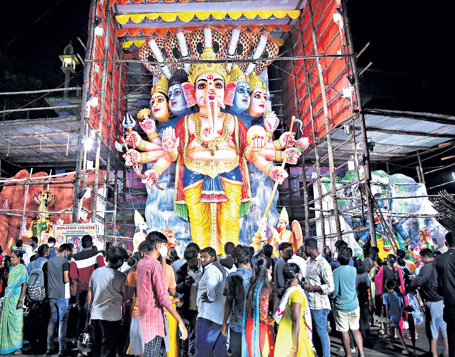 దర్శనానికి సిద్ధమైన మహాగణపతి