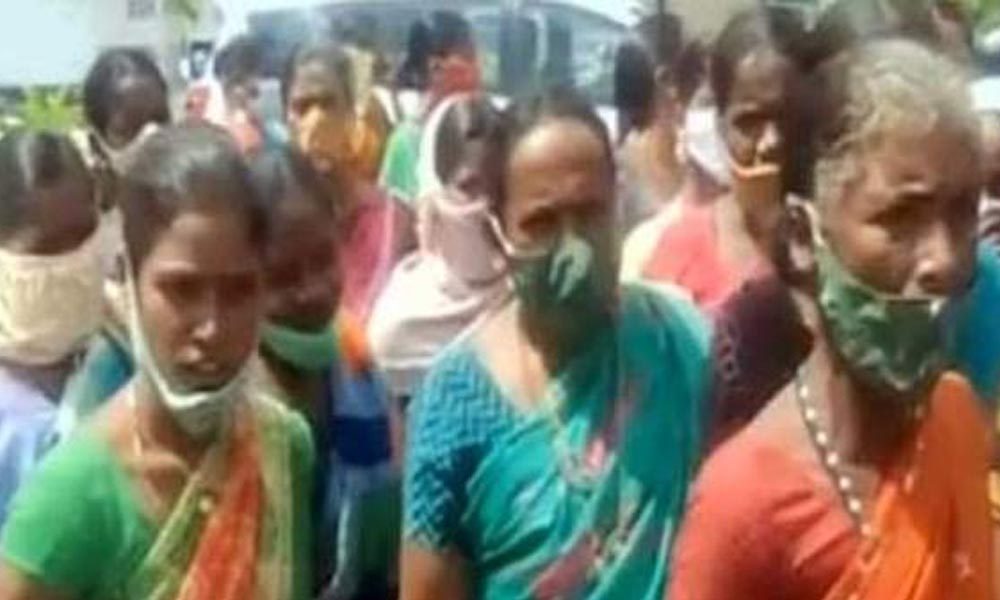 YS Sharmila | షర్మిల దీక్షకు తీసుకొచ్చి డబ్బులివ్వలే.. అడ్డాకూలీల ఆందోళన