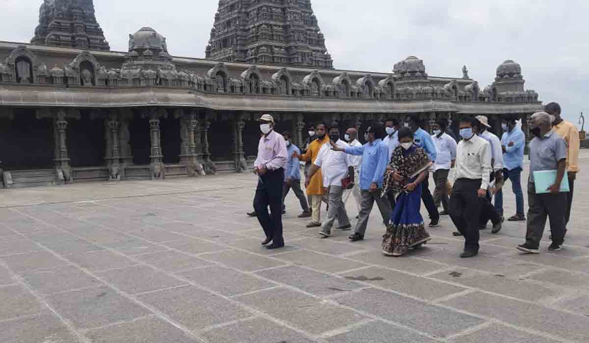 యాదాద్రి ఆల‌య నిర్మాణ ప‌నుల‌ను ప‌రిశీలించిన సీఎంఓ ముఖ్య కార్య‌ద‌ర్శి