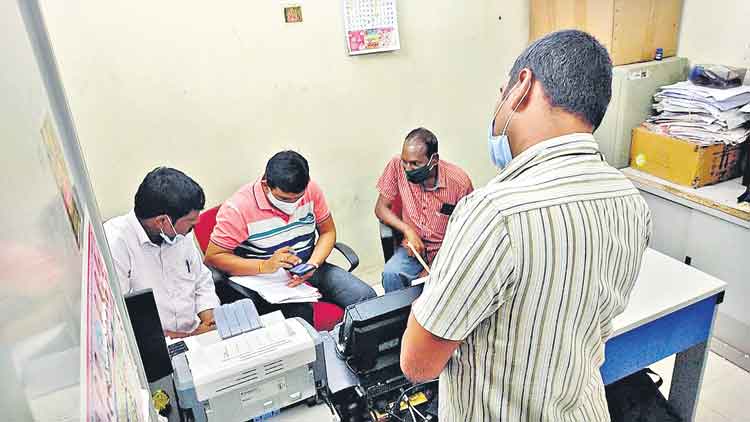 ఒకే ఆఫీస్.. ఏసీబీ వలలో ఇద్దరు