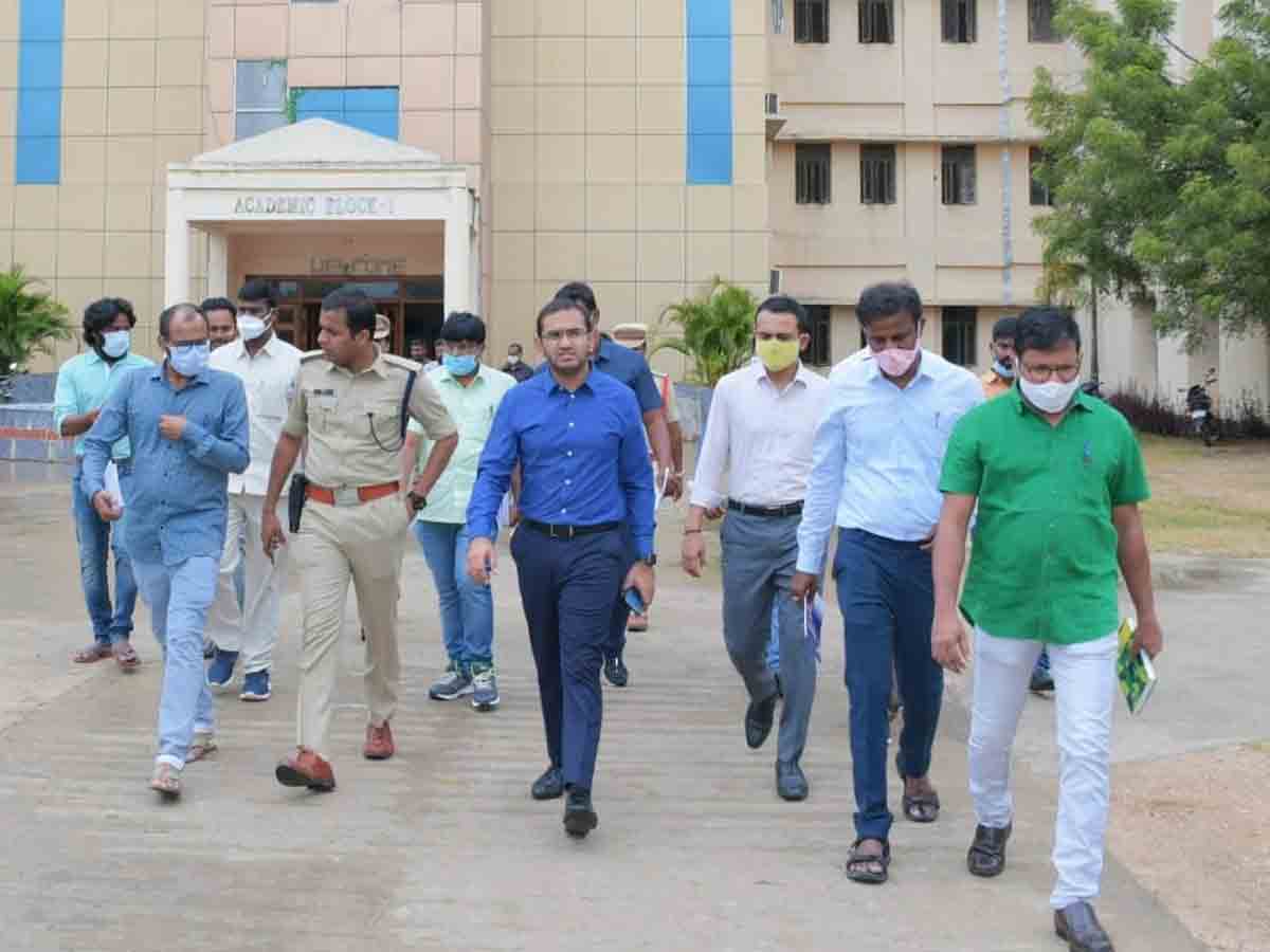 బాసర ట్రిపుల్ ఐటీని సందర్శించిన కలెక్టర్ ముషారఫ్ ఫారూఖీ