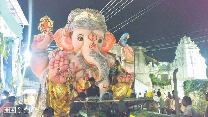 ఘనంగా గణనాథుల నిమజ్జనం