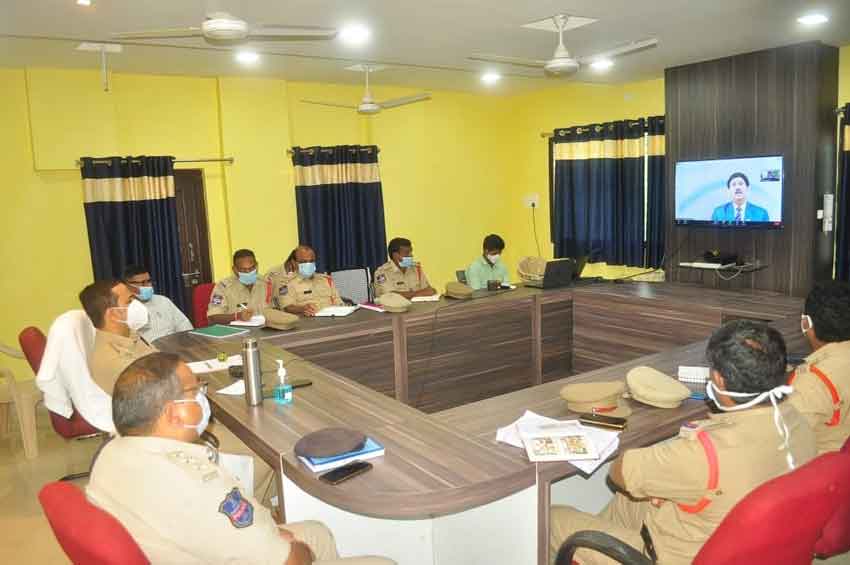 సమయానికి సాక్షులను ప్రవేశపెట్టాలి