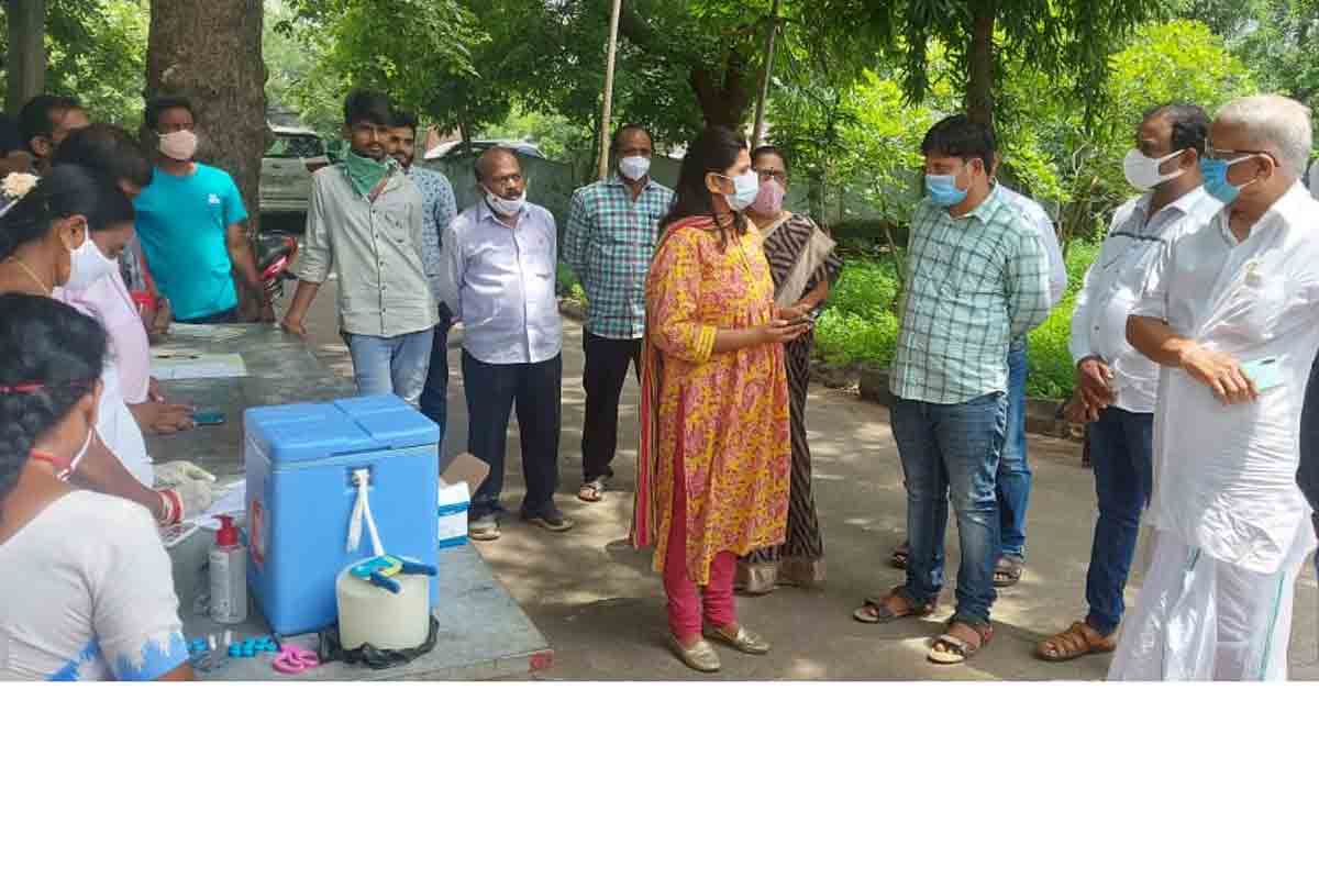 వందశాతం వ్యాక్సినేషన్‌ పూర్తి చేయాలి