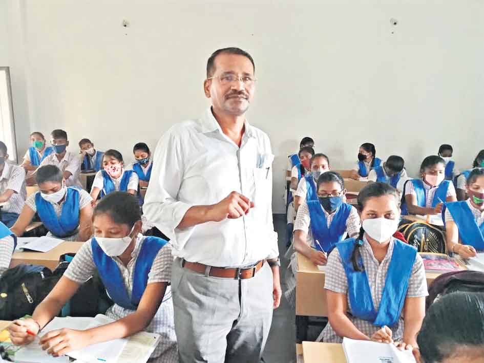 సెలవు ఎరుగని ‘ఆదిత్య’ సార్‌