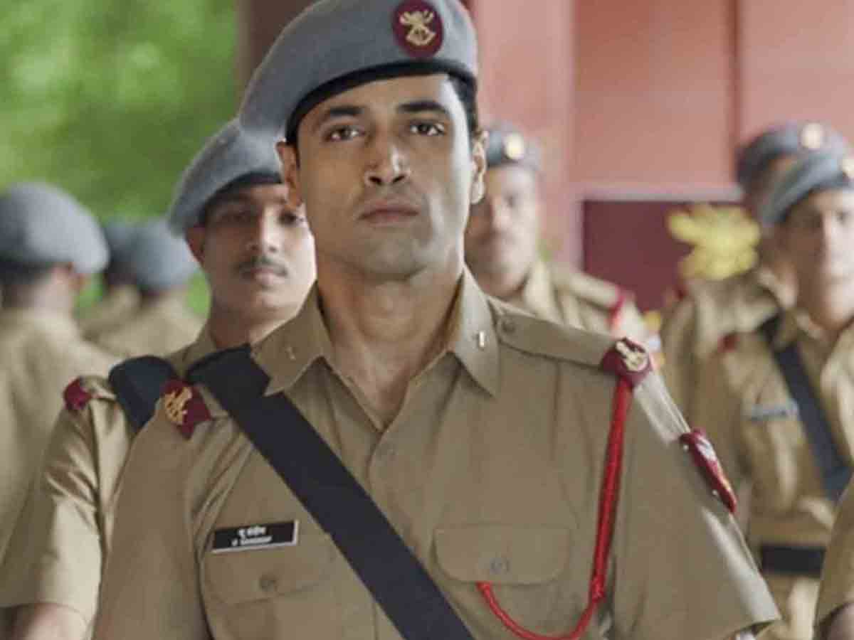 Adivi Sesh: డెంగ్యూ ఫీవ‌ర్‌తో ఆసుప‌త్రిలో చేరిన యువ హీరో..!