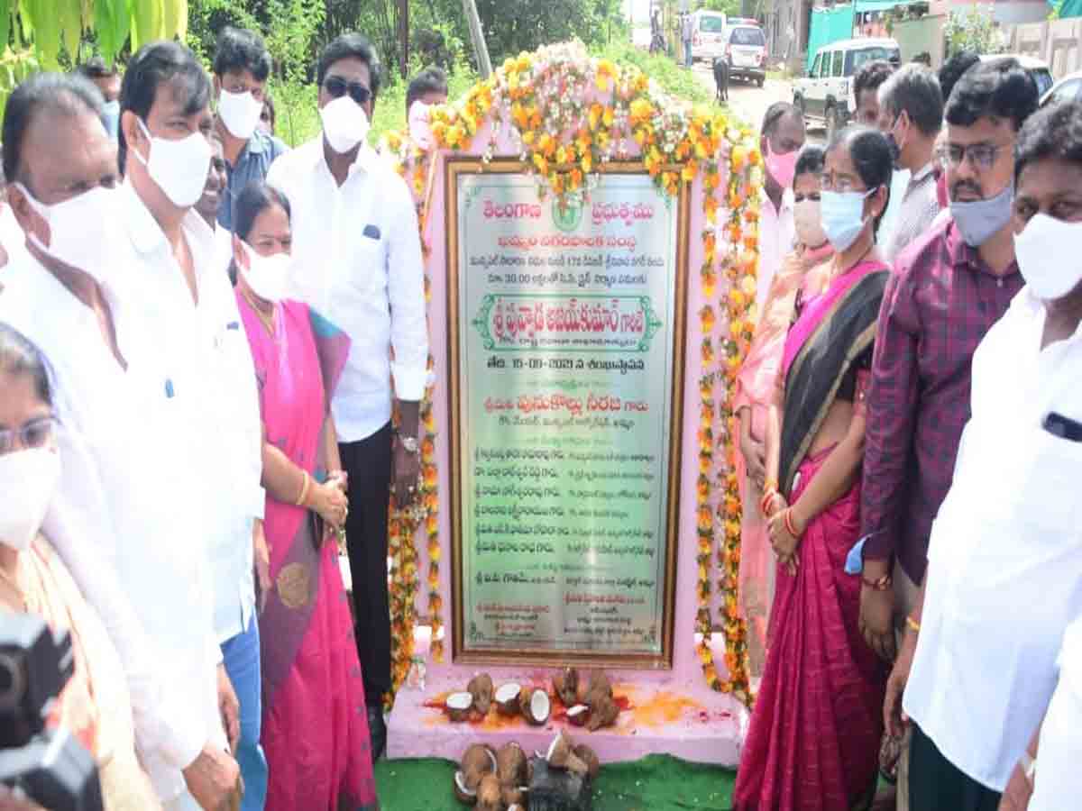 Khammam |  సీసీ రోడ్లకు మంత్రి పువ్వాడ అజయ్ శంకుస్థాపన