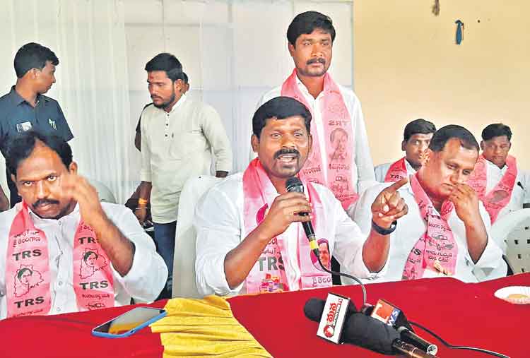 రేవంత్‌ది బ్లాక్‌మెయిల్‌ వ్యాపారం