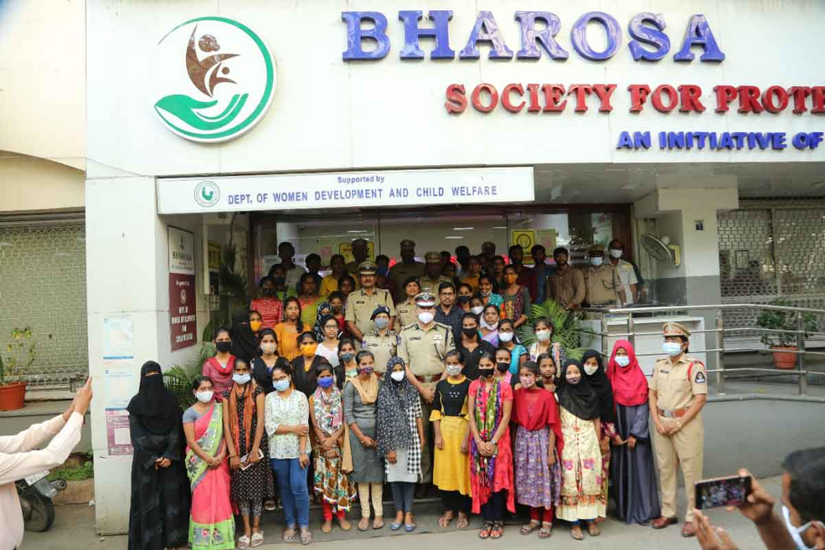 బస్తీకెళ్దాం.. భరోసానిద్దాం