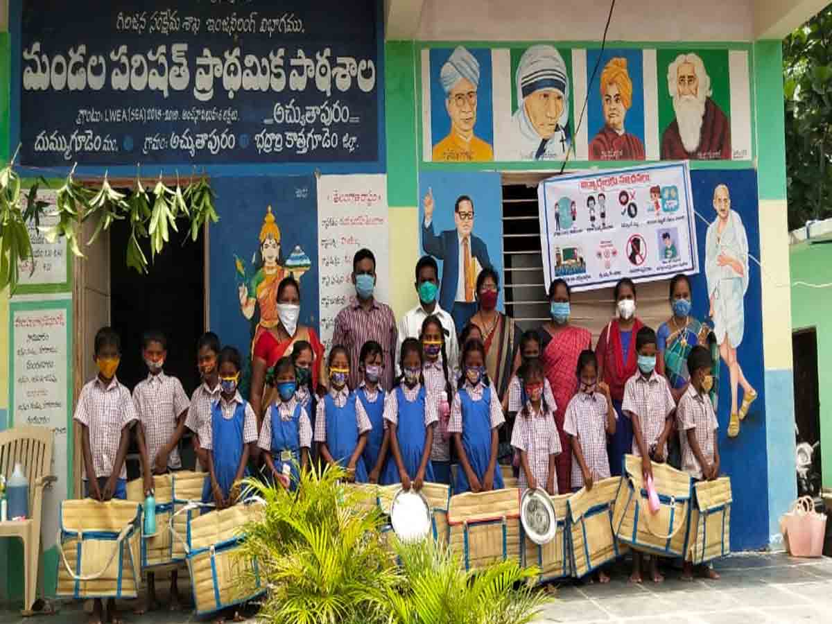 school bags Distribution విద్యార్థులకు స్కూల్ బ్యాగ్స్ వితరణ