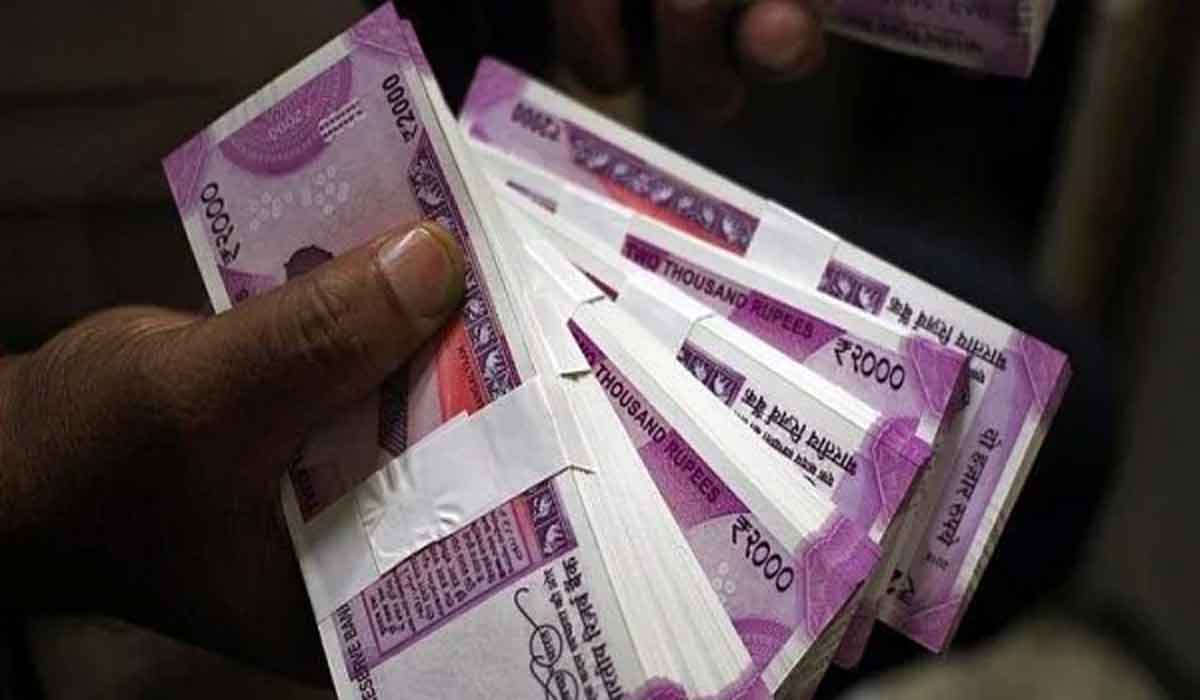 బ్యాంక్ అకౌంట్ లేదు.. కానీ ఆ కూలీ వ‌ద్ద రూ.9.99 కోట్ల డిపాజిట్‌