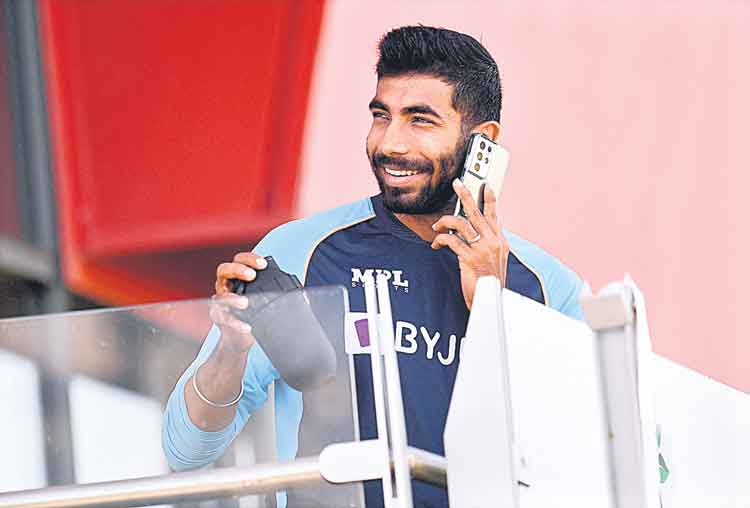 మళ్లీ టాప్‌-10లోకి బుమ్రా