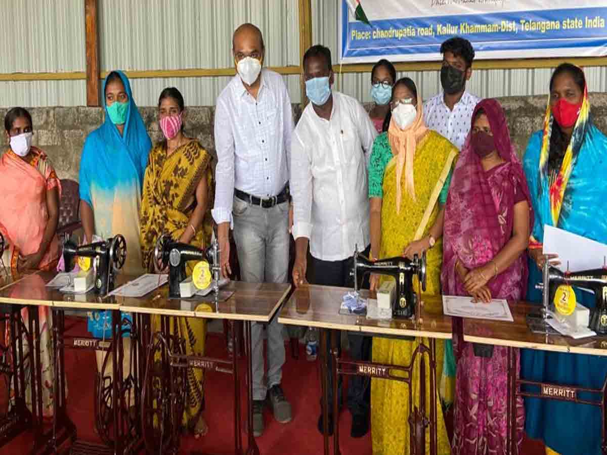 Khammam | పేద మహిళలకు ఉచితంగా కుట్టుమిషన్లు పంపిణీ..
