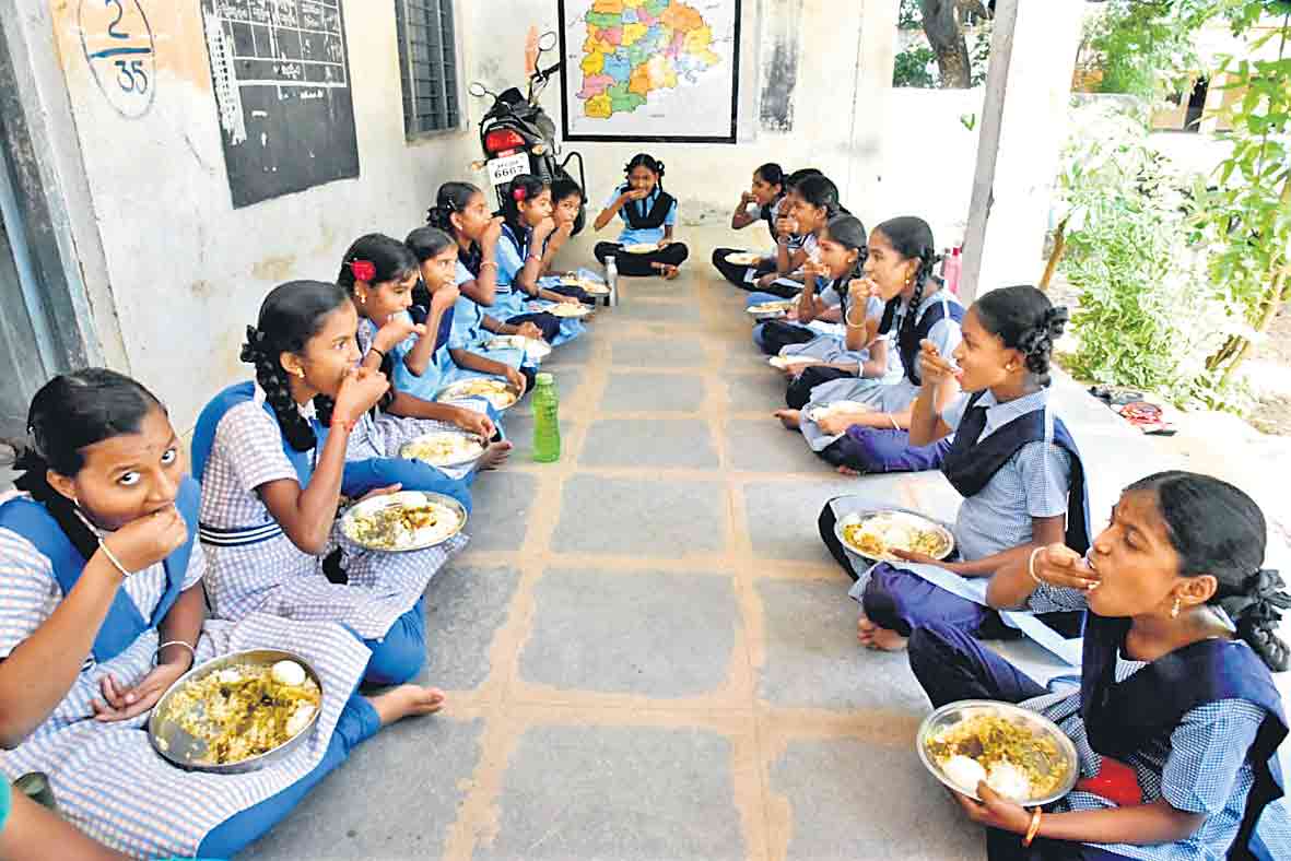 బడి పిల్లలకు పాలు