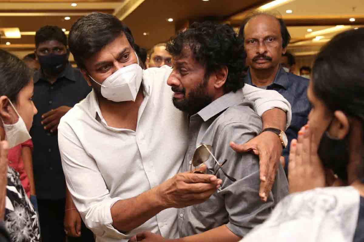 ఉత్తేజ్ భార్య సంతాప సభలో ఏడ్చేసిన మెగాస్టార్ చిరంజీవి