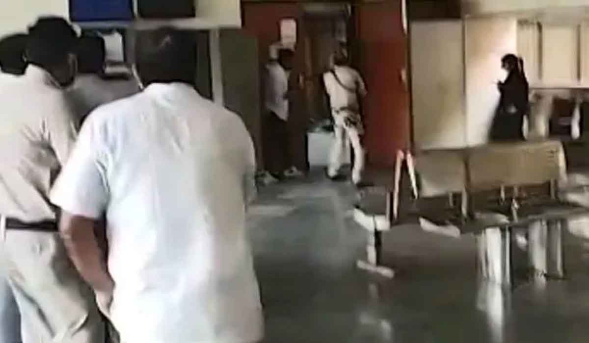 కోర్టులో షూటౌట్‌.. తీహార్ జైలులో లైవ్ అప్‌డేట్స్‌