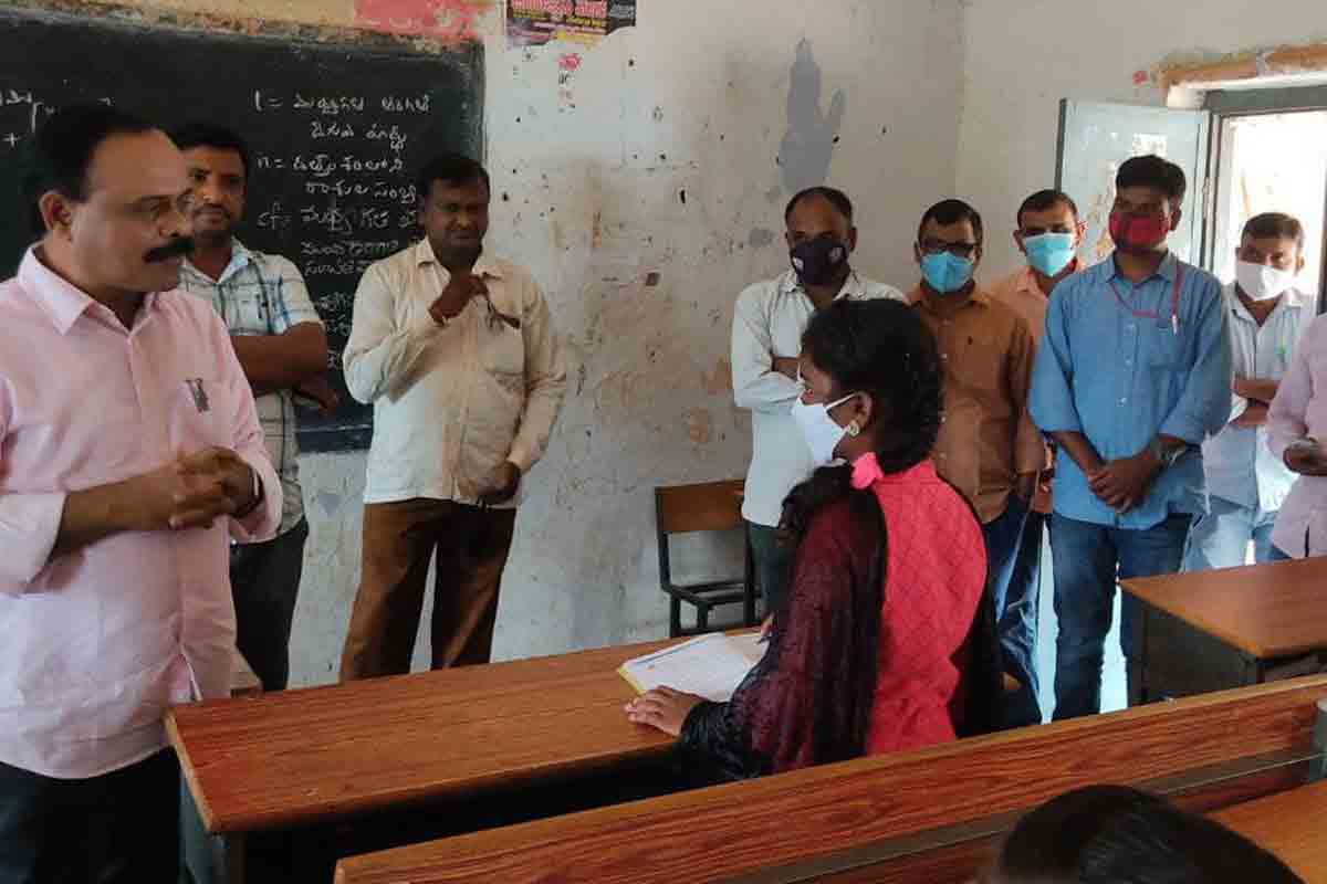 ప్రభుత్వ పాఠశాలల బలోపేతానికి కృషి చేయాలి