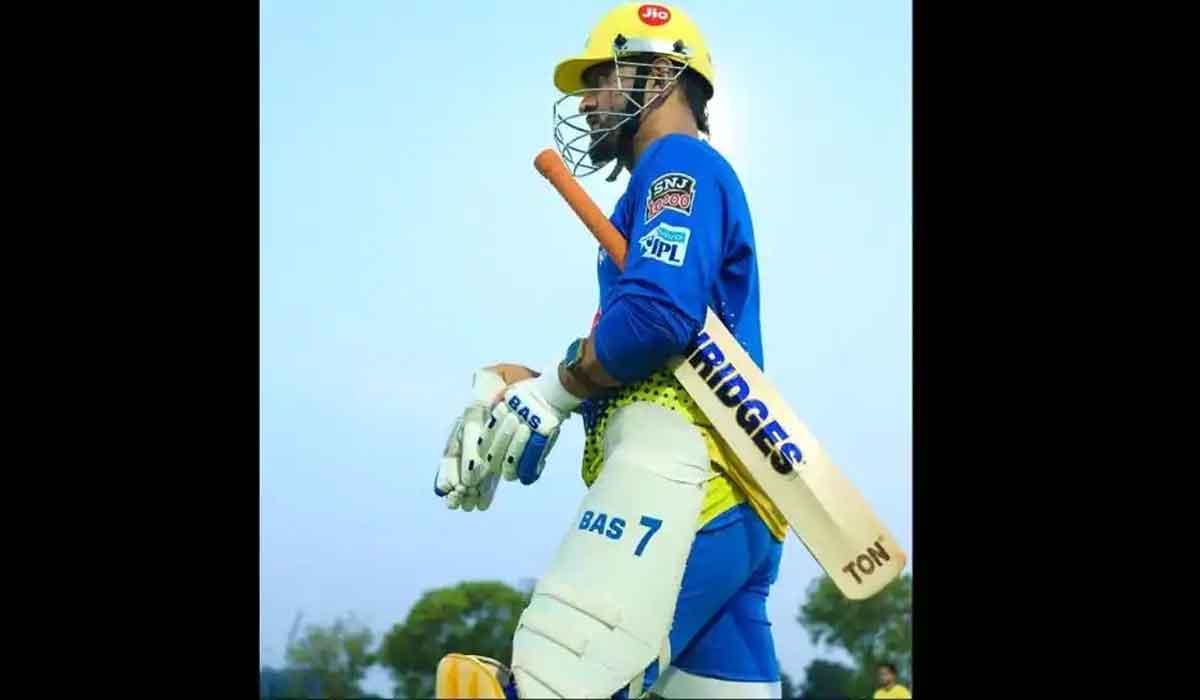 ట్రైనింగ్‌లో భారీ షాట్ల‌తో ఇర‌గ‌దీసిన ధోనీ..  వీడియో