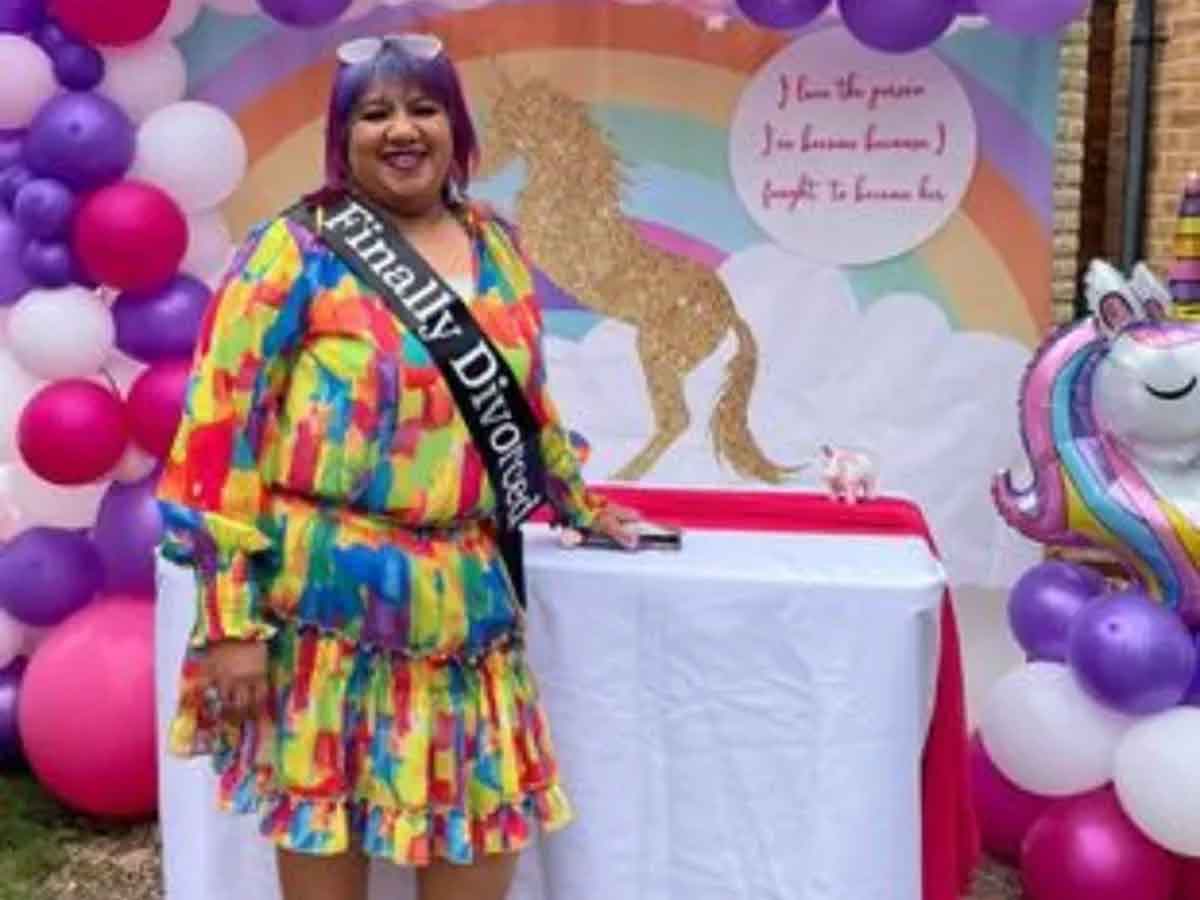 Divorce Party : భ‌ర్త‌తో విడాకులు తీసుకొని.. డైవ‌ర్స్ పార్టీ సెల‌బ్రేట్ చేసుకున్న మ‌హిళ‌