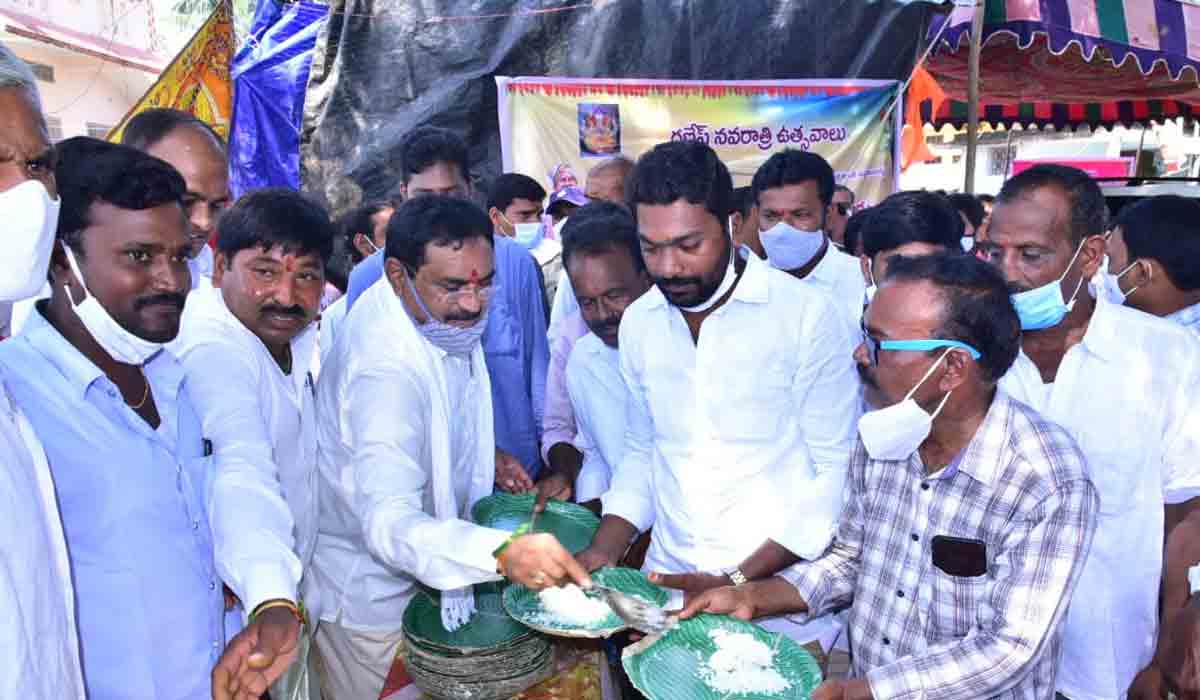 గణేష్ మండపాలను సందర్శించిన మంత్రి ఎర్రబెల్లి