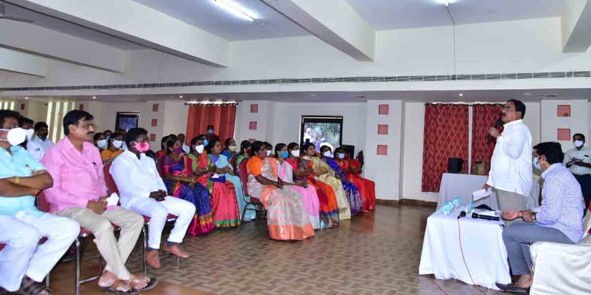 స్థానిక సంస్థల బలోపేతానికి సీఎం కేసీఆర్‌ కృషి : మంత్రి ఎర్రబెల్లి