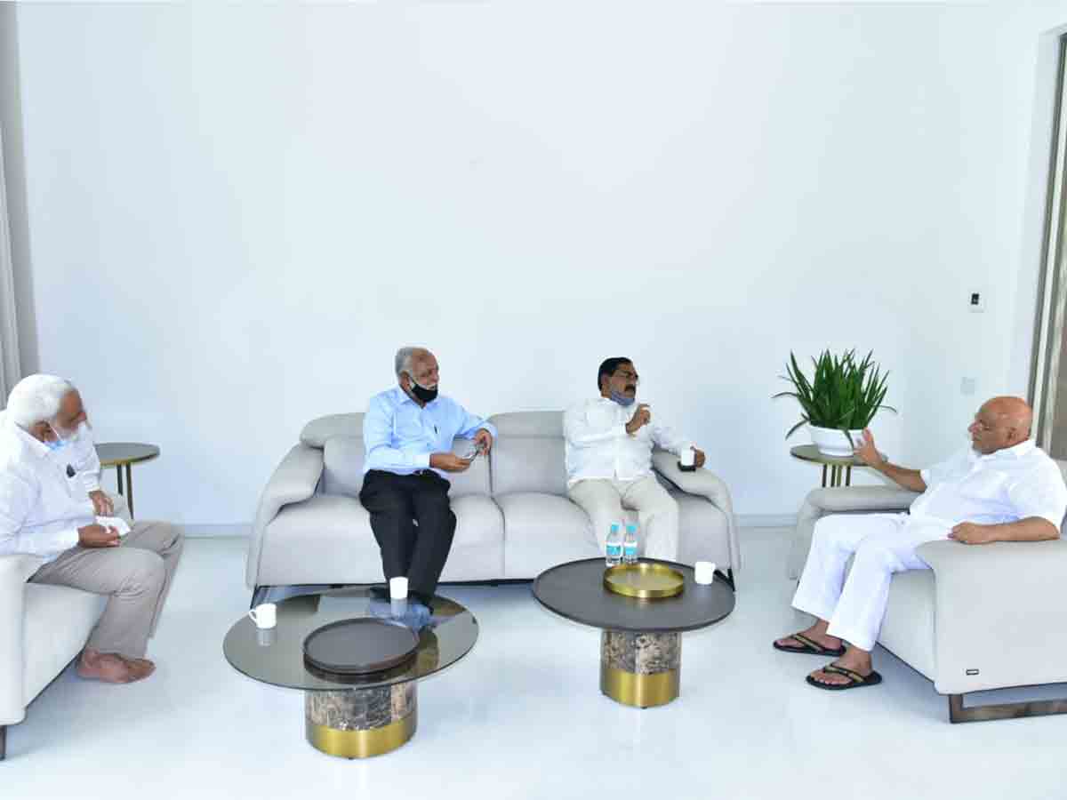 దామోద‌ర్ రావుని పరామర్శించిన మంత్రి ఎర్రబెల్లి