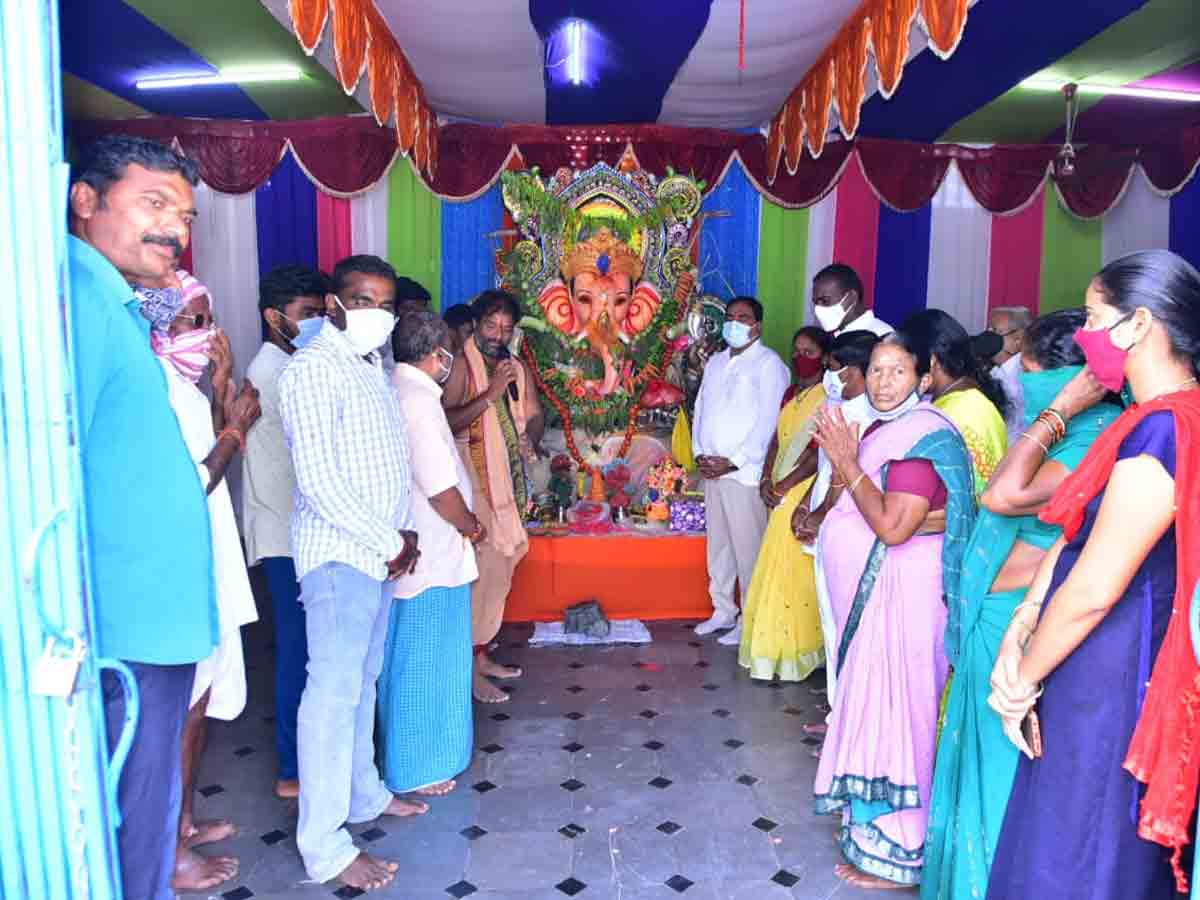 పర్వతగిరిలో విఘ్నేశ్వరుడి పూజలో పాల్గొన్న మంత్రి ఎర్రబెల్లి