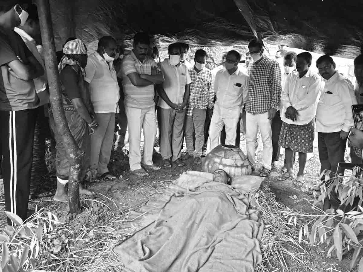 ఈదుల చెరువు వాగులో పడి వ్యక్తి మృతి