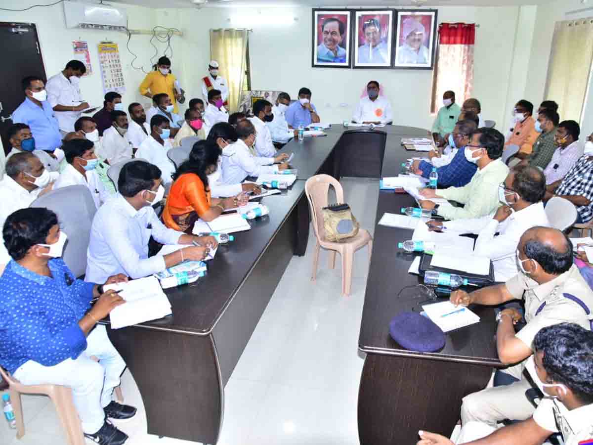 ‘డబుల్ ఇండ్ల’ నిర్మాణంలో వేగం పెంచాలి : మంత్రి ఎర్రబెల్లి