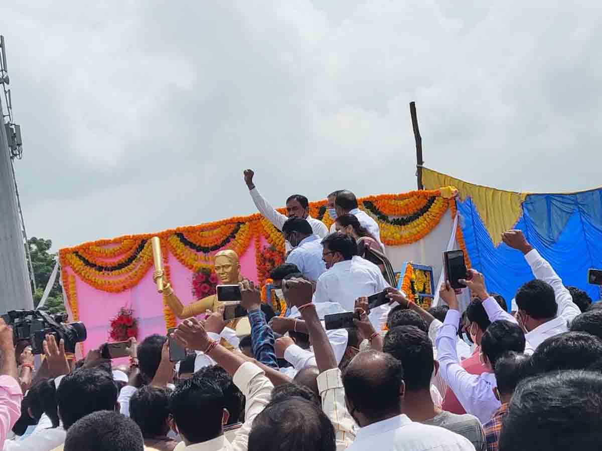 వీరనారి చాకలి ఐలమ్మకు ఘన నివాళులు