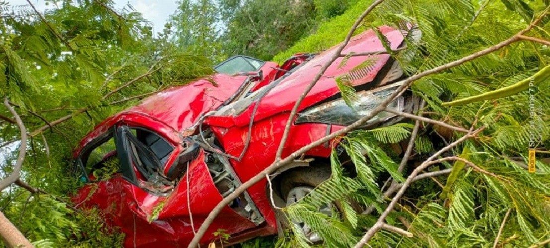 Kondapaka:  కారు నుజ్జునుజ్జైనా బతికిపోయాడు..