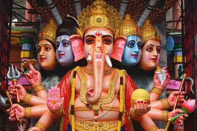 మట్టి గణపతి.. మండపంలోనే నిమజ్జనం