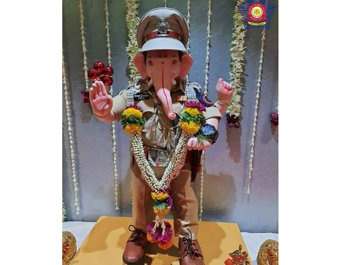 IPS Ganesha Idol : ఐపీఎస్ ఆఫీస‌ర్ అవ‌తారం ఎత్తిన గ‌ణ‌ప‌తి.. ఎక్క‌డో తెలుసా?