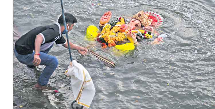 నేడు గంగమ్మ ఒడికి గణనాథులు
