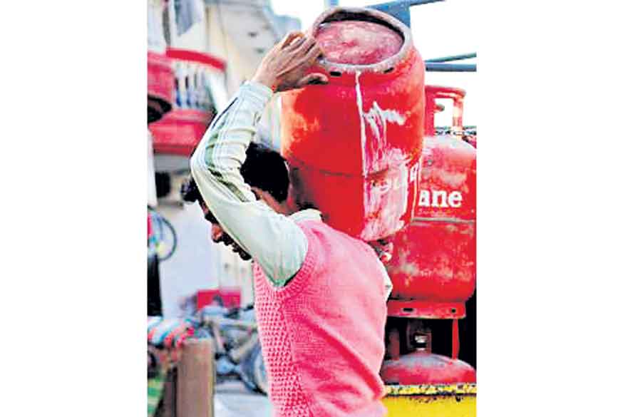 వంటగ్యాస్‌పై మళ్లీ వడ్డన