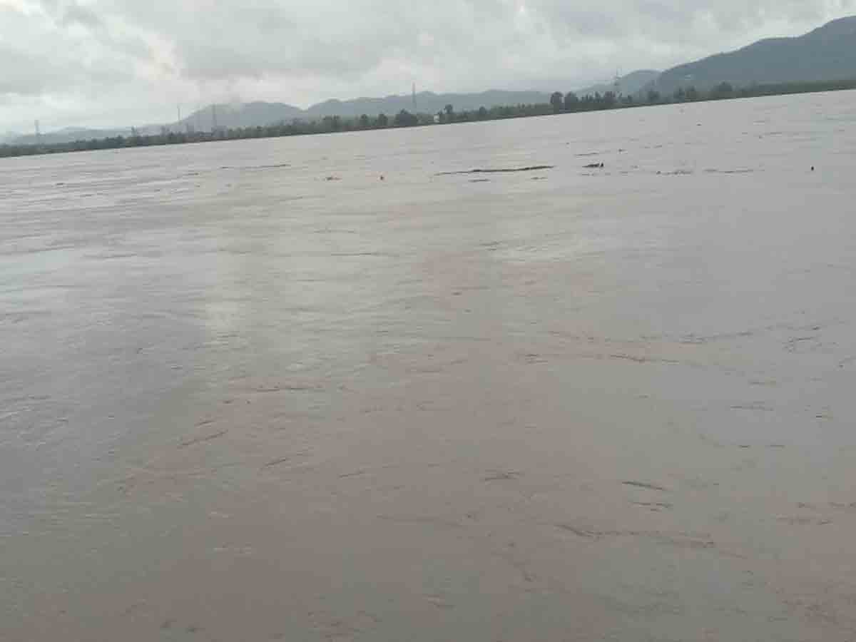 Godavari water flow | దుమ్ముగూడెం వద్ద పెరిగిన గోదావరి ఉదృతి..